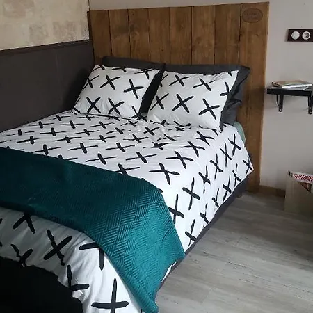 Le Pied A Terre *